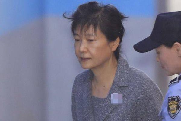 章子怡疑似懷二胎后首發文，與醒寶農場邊摘邊吃畫面溫馨