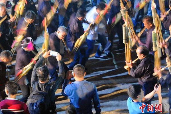 巴基斯坦海軍參謀長連訪上海武漢兩造船廠