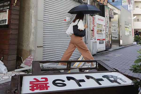 巴基斯坦海軍參謀長連訪上海武漢兩造船廠