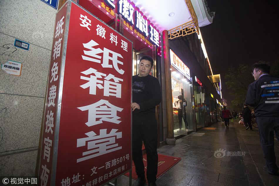 央視女主持王小騫41歲意外當媽，如今4歲女兒長這樣
