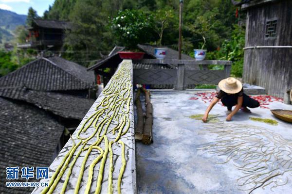 山東青島全國愛鳥周春光中的火烈鳥
