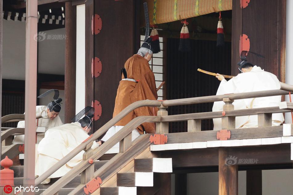 火勇廝殺裁判搶鏡 庫里致命三分殺死比賽