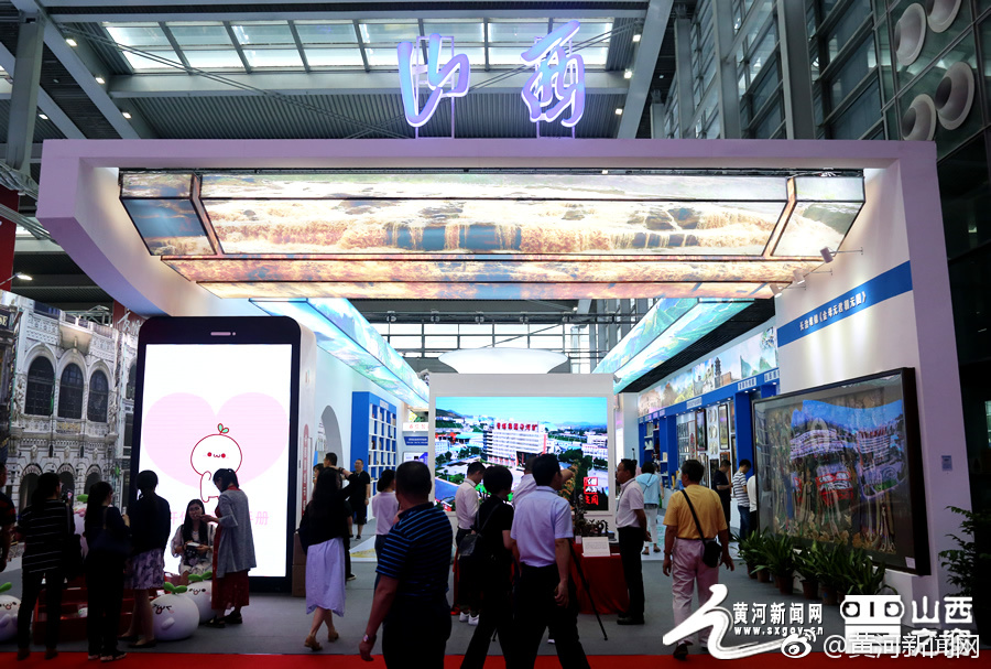 “星爵”與施瓦辛格女兒辦婚前派對，準岳父出席笑逐顏開