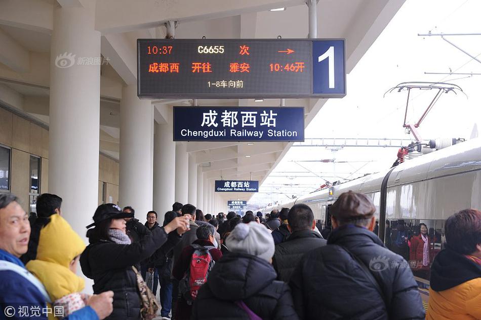 心態(tài)崩了？阿德?lián)屍叽髴?zhàn)迷失自我 正負值全場最低