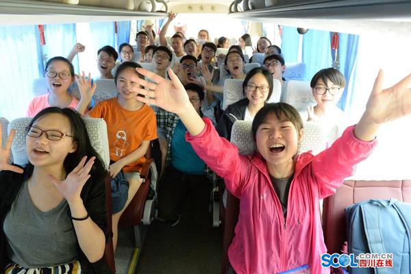 習近平出席第二屆“一帶一路”高峰論壇紀實