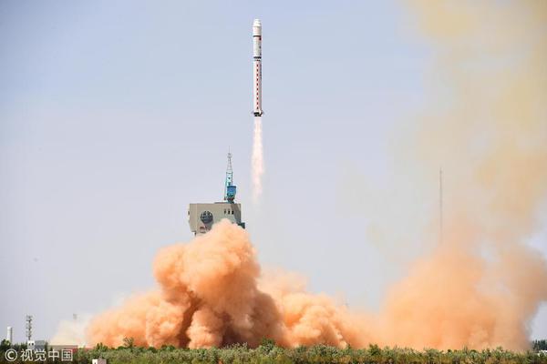 視頻-梅西替補建功 巴薩提前三輪衛冕西甲冠軍