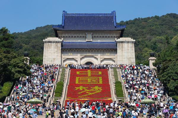 張召忠評印度航母失火事故：拉到大連來修 包治百病
