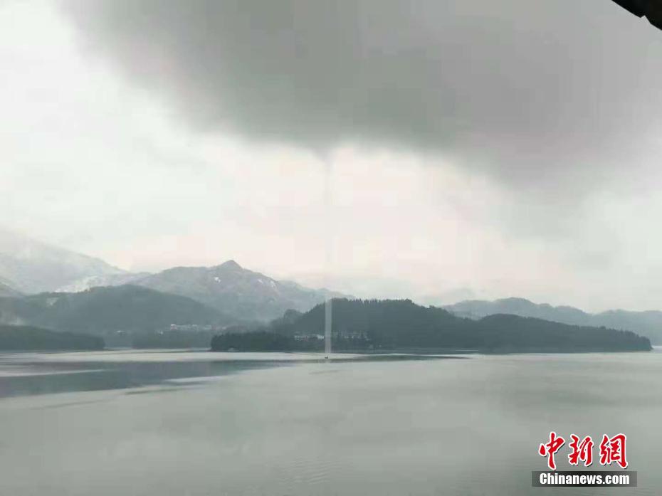 美兩導(dǎo)彈驅(qū)逐艦通過臺灣海峽 外交部回應(yīng)