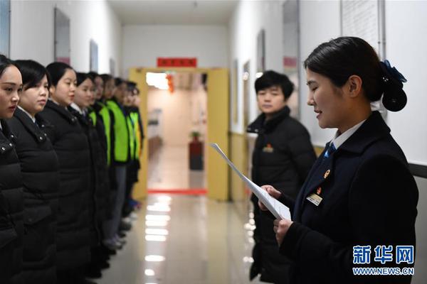 妮可·基德曼金發白裙 一顰一笑高貴典雅