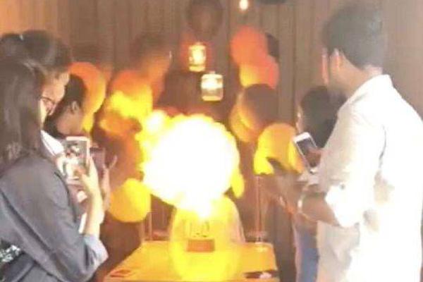 巴西男模走秀時被鞋帶絆倒猝死 觀眾一度以為是表演安排
