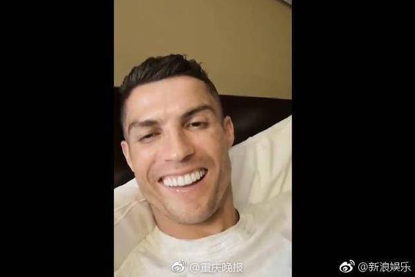 林志玲格子衫清爽十足