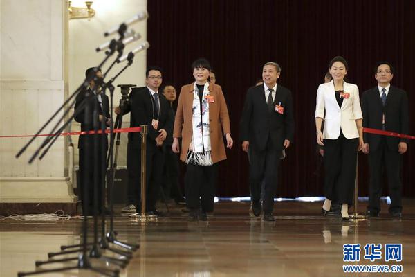GIF：爹回來(lái)啦！爹回來(lái)啦！