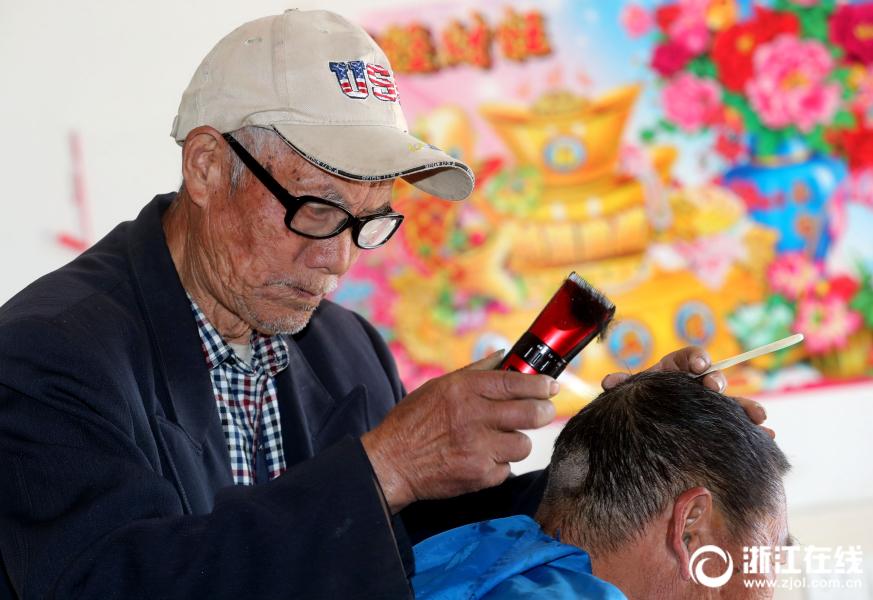不和實錘？趙麗穎取關前經紀人黃斌 曝資源全被帶走