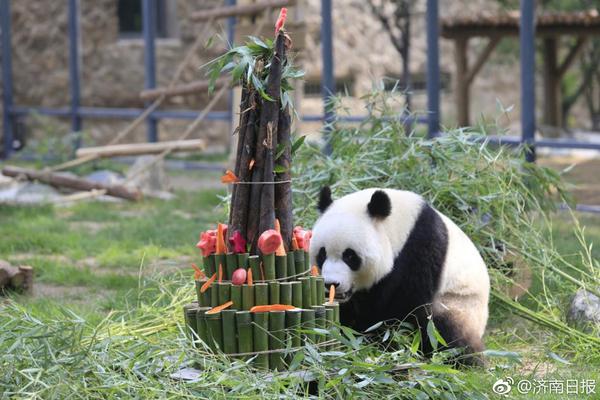 組圖：楊冪巔峰之夜上班照曝光 長(zhǎng)發(fā)飄飄女神范兒十足