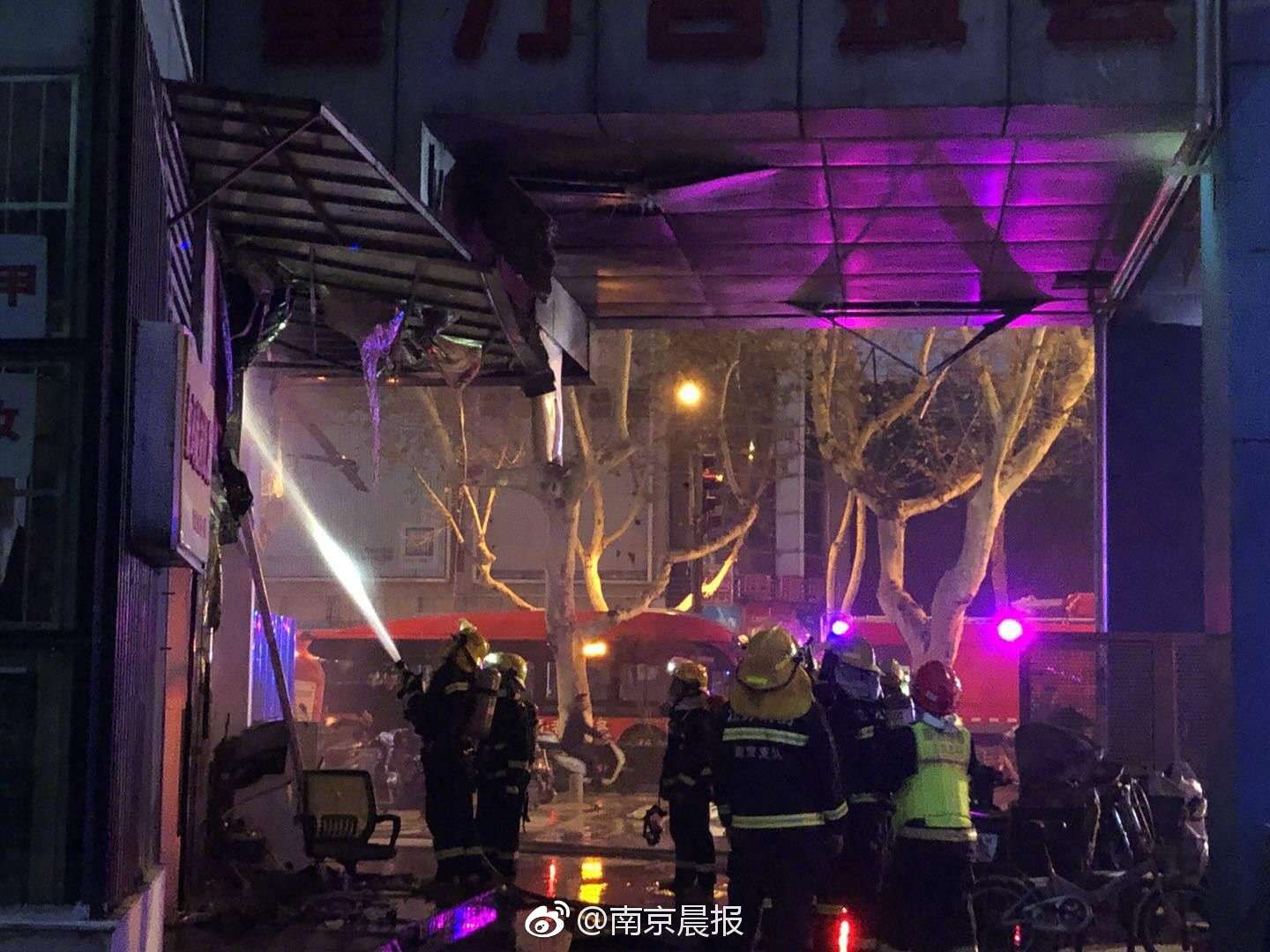 巴西男模走秀踩鞋帶摔倒身亡 觀眾誤以為表演(圖)