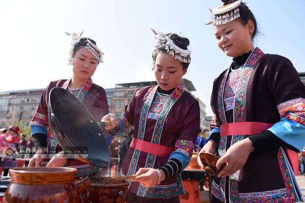 一對“毒鴛鴦”被查秒變戲精 稱“吸毒為了國家”