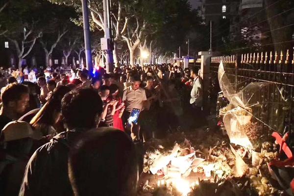對賭的代價：馮小剛鄭愷需補償華誼近8800萬