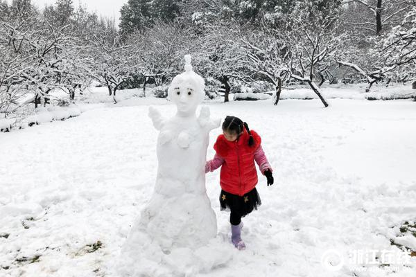 組圖：杉咲花發INS 曬與黑島結菜共游夏威夷寫真
