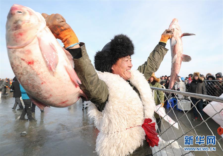 直擊-科爾打趣湯神忍痛指數高 哈登哼歌盡顯輕松
