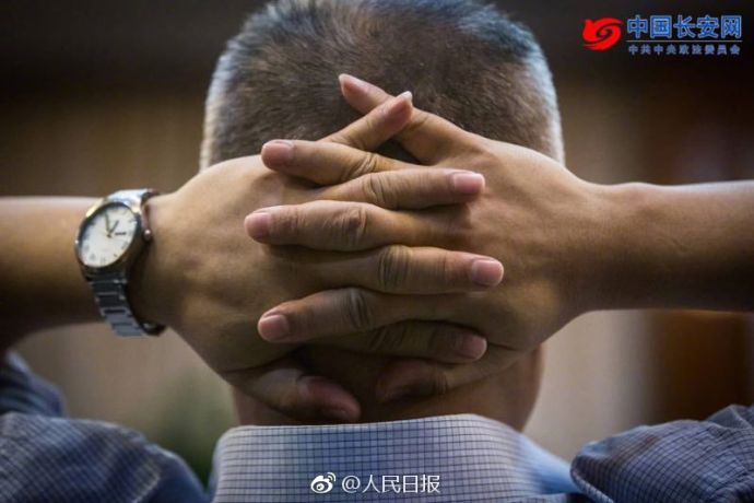 關曉彤出游連頭發都遮防曬，你還偷懶嗎？