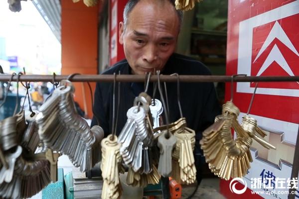 高圓圓官宣懷孕后首露面