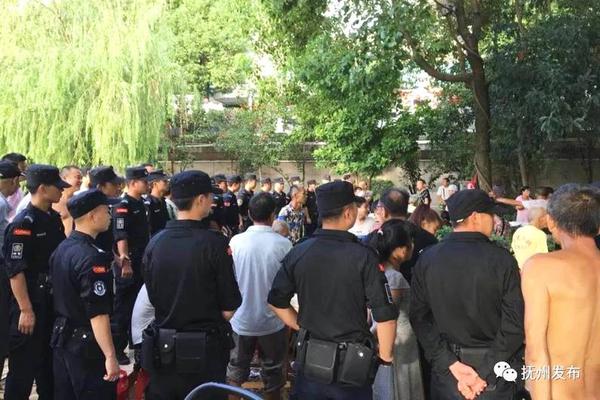眾人質(zhì)疑火勇大戰(zhàn)判罰 戈貝爾：上周我們可不敢那樣防