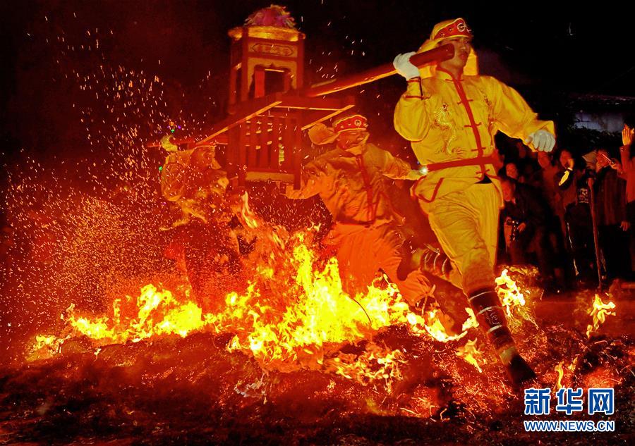 臺網友:做替死鬼還傻笑