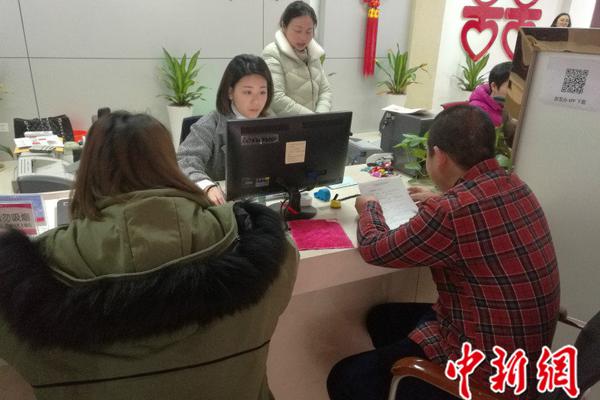 羅永浩官宣發布小野電子煙一代