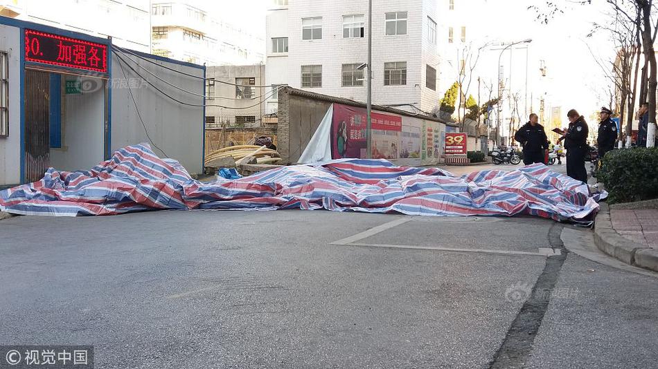 唐藝昕撇下男友張若昀，與張一山相約深夜檔看大片